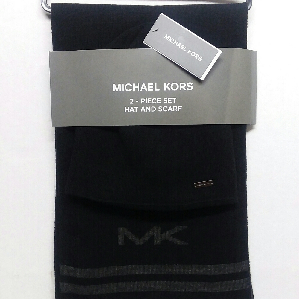MICHAEL KORS MK .Men's HAT and SCARF Set. NICE!